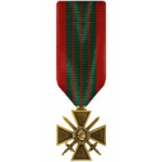 Large French Croix de Guerre Medal